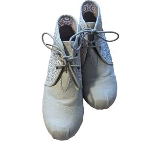 Bob's from sketchers espadrilles booties.  Size 9.  In like new condition.